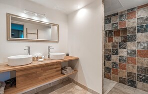 Douche, sèche-cheveux