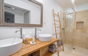 Shower, hair dryer - Château avec piscine privée (Valréas)