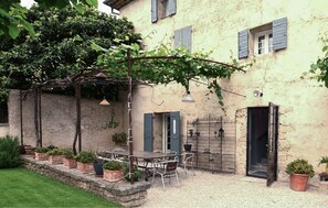 Outdoor dining - Maison avec piscine privée (Mazan)