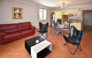 TV - Gorgeous home in Villes- sur- Auzon with WiFi (Villes- sur- Auzon)