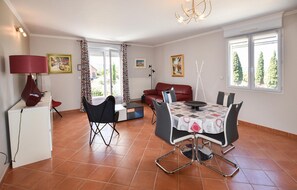 Interior - Gorgeous home in Villes- sur- Auzon with WiFi (Villes- sur- Auzon)