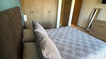 2 habitaciones, tabla de planchar con plancha, wifi y ropa de cama