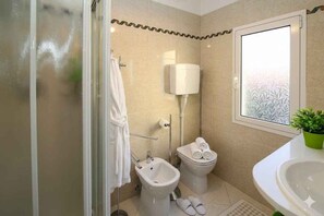 Bathroom - Holiday flat with internet and sea view (Imperia)