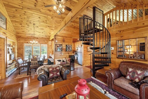Cabin Across from HoliMont, Creek-Side Back Deck