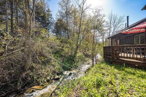 Terrace/patio - Cabin Across from HoliMont, Creek-Side Back Deck (Ellicottville)
