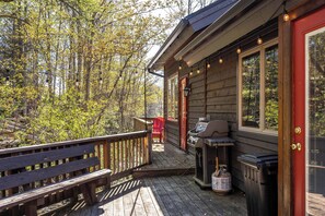 Terrace/patio - Cabin Across from HoliMont, Creek-Side Back Deck (Ellicottville)