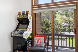 Games room - Walkable Stone Ridge Townhouse, Village & HoliMont (Ellicottville)