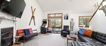 Walkable Stone Ridge Townhouse, Village & HoliMont