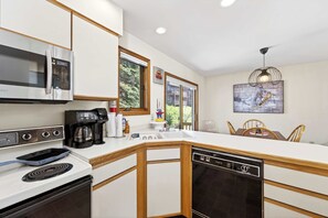 Fridge, microwave, oven, stovetop - Walkable Stone Ridge Townhouse, Village & HoliMont (Ellicottville)