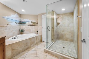 Shower, hair dryer, towels - Large Oceanfront Condo w/Pool - Steps To The Beach (Ocean City)