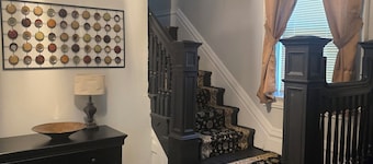 Perfect 5-bedroom house in Pittsburgh for your next getaway