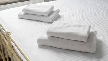 Iron/ironing board, bed sheets