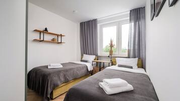 Iron/ironing board, WiFi, bed sheets