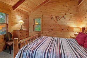 Free WiFi, bed sheets - 4-bedroom cabin in Seven Devils with stunning mountain views (Seven Devils)