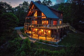 Exterior - 4-bedroom cabin in Seven Devils with stunning mountain views (Seven Devils)