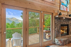 Outdoor dining - 4-bedroom cabin in Seven Devils with stunning mountain views (Seven Devils)