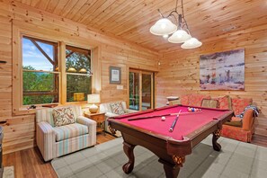 Game room - 4-bedroom cabin in Seven Devils with stunning mountain views (Seven Devils)