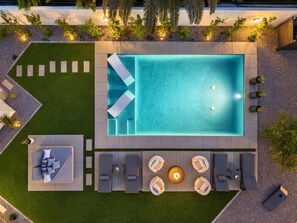 A rooftop pool with a sunken seating area and a lounge with outdoor furniture. - NEW | The Barrington | Old Town Designer Retreat (Scottsdale)