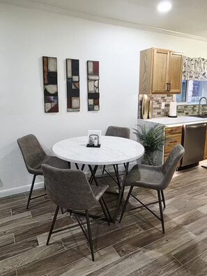 Dining - Premier Studio Private Laundry Parking Pool Patio (El Paso)