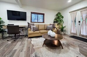 Living area - Premier Studio Private Laundry Parking Pool Patio (El Paso)