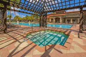 2 outdoor pools