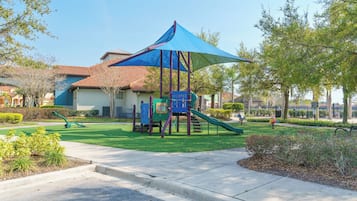 Área de juegos infantiles al aire libre