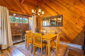 Dining - 2+Loft Canyon Lodge Home - Garage, Jacuzzi + More! (Mammoth Lakes)