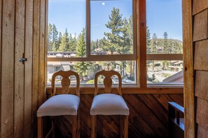 Interior - 2+Loft Canyon Lodge Home - Garage, Jacuzzi + More! (Mammoth Lakes)