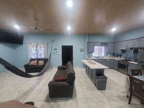 Living area - Enjoyable 3-bedroom house with AC in San Rafael Oriente (San Rafael Oriente)