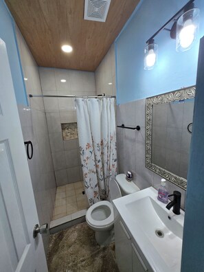 Bathroom - Enjoyable 3-bedroom house with AC in San Rafael Oriente (San Rafael Oriente)