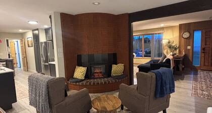 3-bedroom, 3 bath house in Hood River with cool AC, and nice back patio