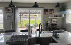 Interior - 3-bedroom house in marvelous Hood River with cool AC, and nice back patio (Hood River)