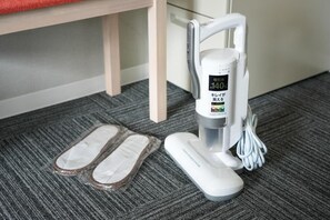 Separate bathtub and shower, free toiletries, hair dryer, slippers - Dc Sakura Hotel - Namba Branch (Osaka)