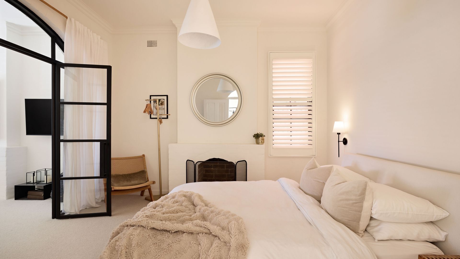 4 bedrooms, desk, iron/ironing board, free WiFi