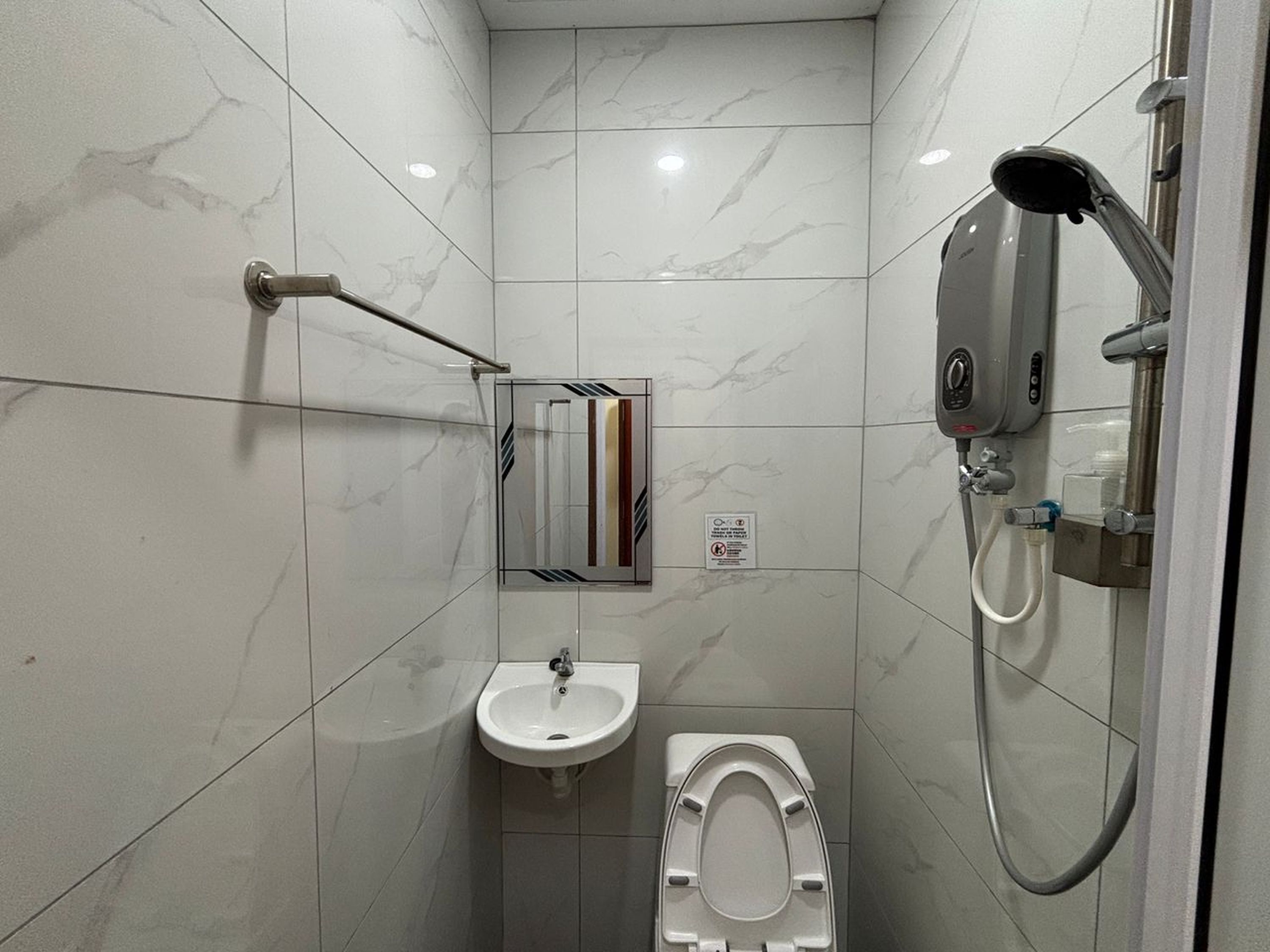 Deluxe Triple Room | Bilik Mandi | Pancuran mandi, hulu semburan mandi hujan 