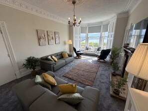 TV - Panoramic View - Garden - Parking - Sleeps 6 (Dundee)