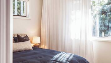 3 bedrooms, iron/ironing board, free WiFi, bed sheets