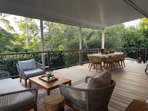Outdoor dining - Brand New - The Woodland Residence (Tamborine Mountain)