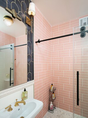 Bathroom - Amazing studio with AC in vibrant Los Angeles (Los Angeles)
