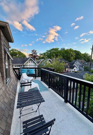 Property grounds - Kitsilano 2 BDR Top Floor Retreat - SUNSETS + BEACH WALKS (Vancouver)