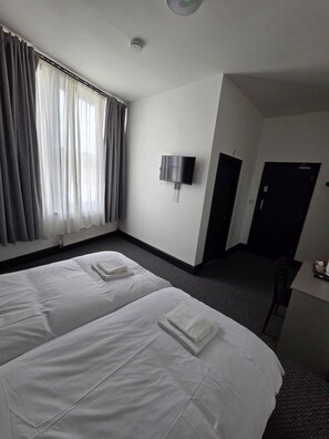 Acceso a internet y ropa de cama 
