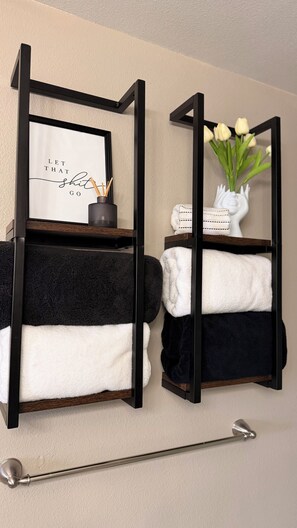Interior - Stylish 1BR Retreat Pull-Out Couch  1.5 Baths in Farmers Branch (Farmers Branch)