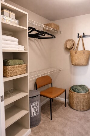 Interior - Stylish 1BR Retreat Pull-Out Couch  1.5 Baths in Farmers Branch (Farmers Branch)