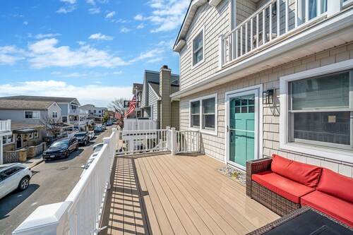 4 Bedroom House Minutes from the beach!