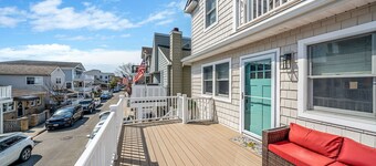 4 Bedroom House Minutes from the beach!