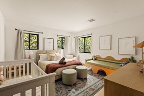 Room - Executive 4BR/4BA Home Near Universal Studios (Los Angeles County)