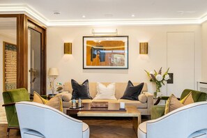 House - Ultra Luxury Mayfair 3-bed Central AC Porter (London)