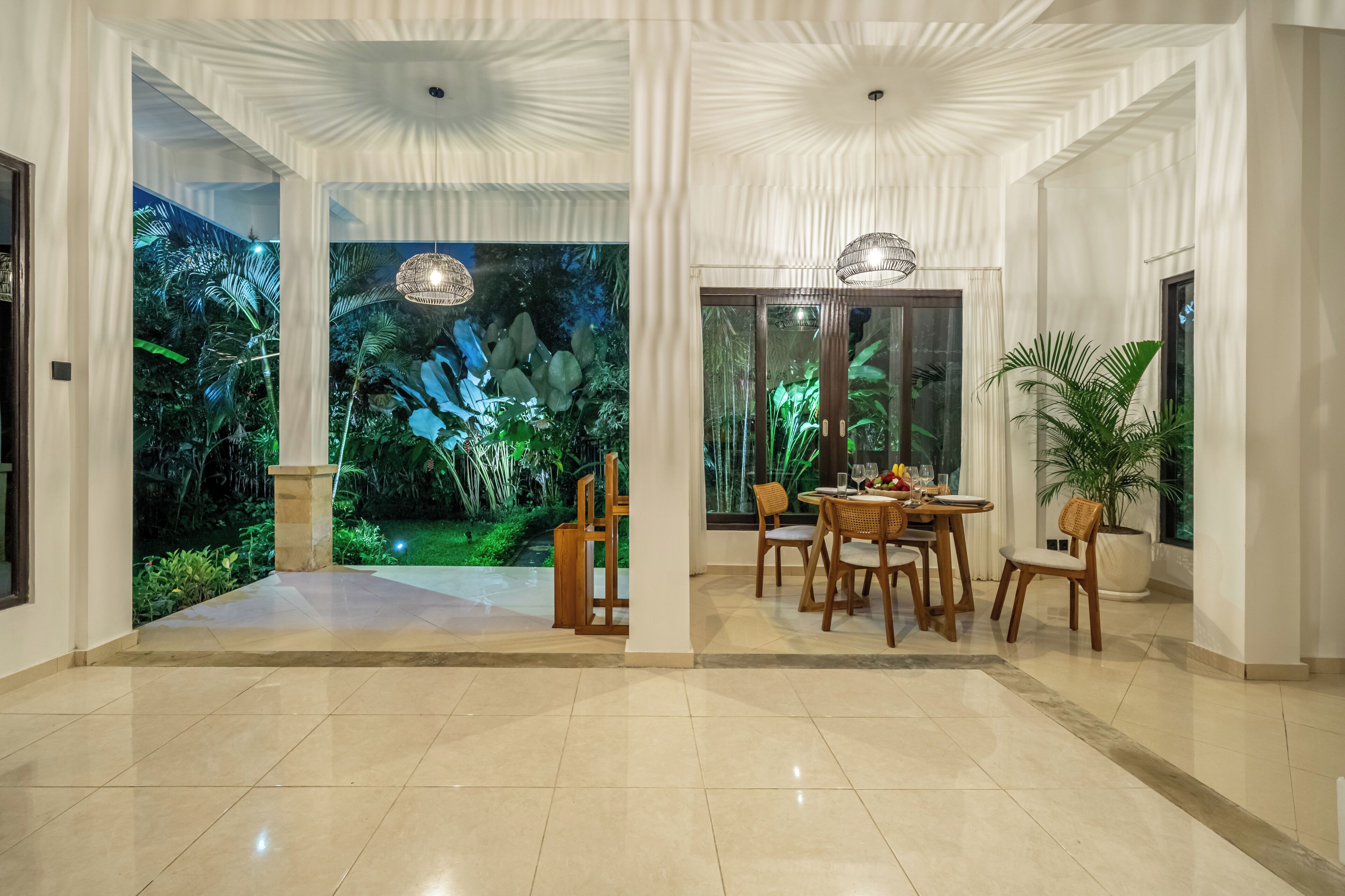 Deluxe Villa, 2 Bedrooms, Kitchen, Garden View | Outdoor dining
