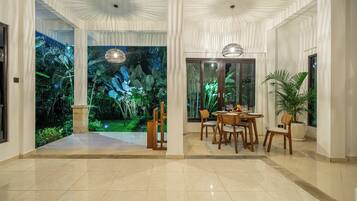 Deluxe Villa, 2 Bedrooms, Kitchen, Garden View | Outdoor dining