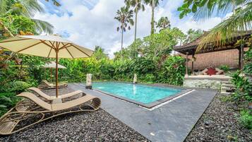 2 kolam renang outdoor